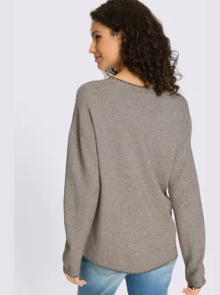 Pull en tricot doux à encolure en V et poches