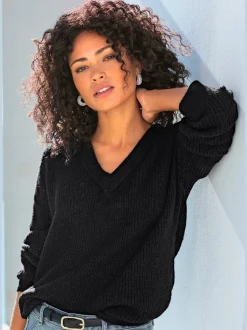 Pull en tricot à encolure en V avec perles et fente au dos