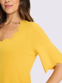 Pull en tricot fin avec encolure carrée et manches chauve-souris