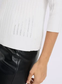 Pull en tricot fin avec encolure féminine et manches 3/4