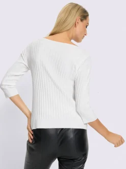 Pull en tricot fin avec encolure féminine et manches 3/4