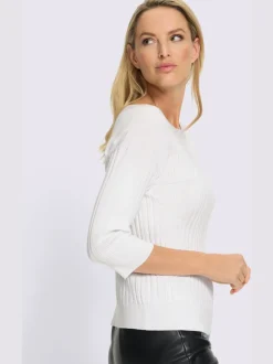 Pull en tricot fin avec encolure féminine et manches 3/4
