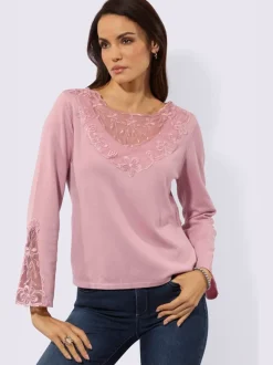 Pull en tricot fin avec encolure V et manches évasées ornées de dentelle