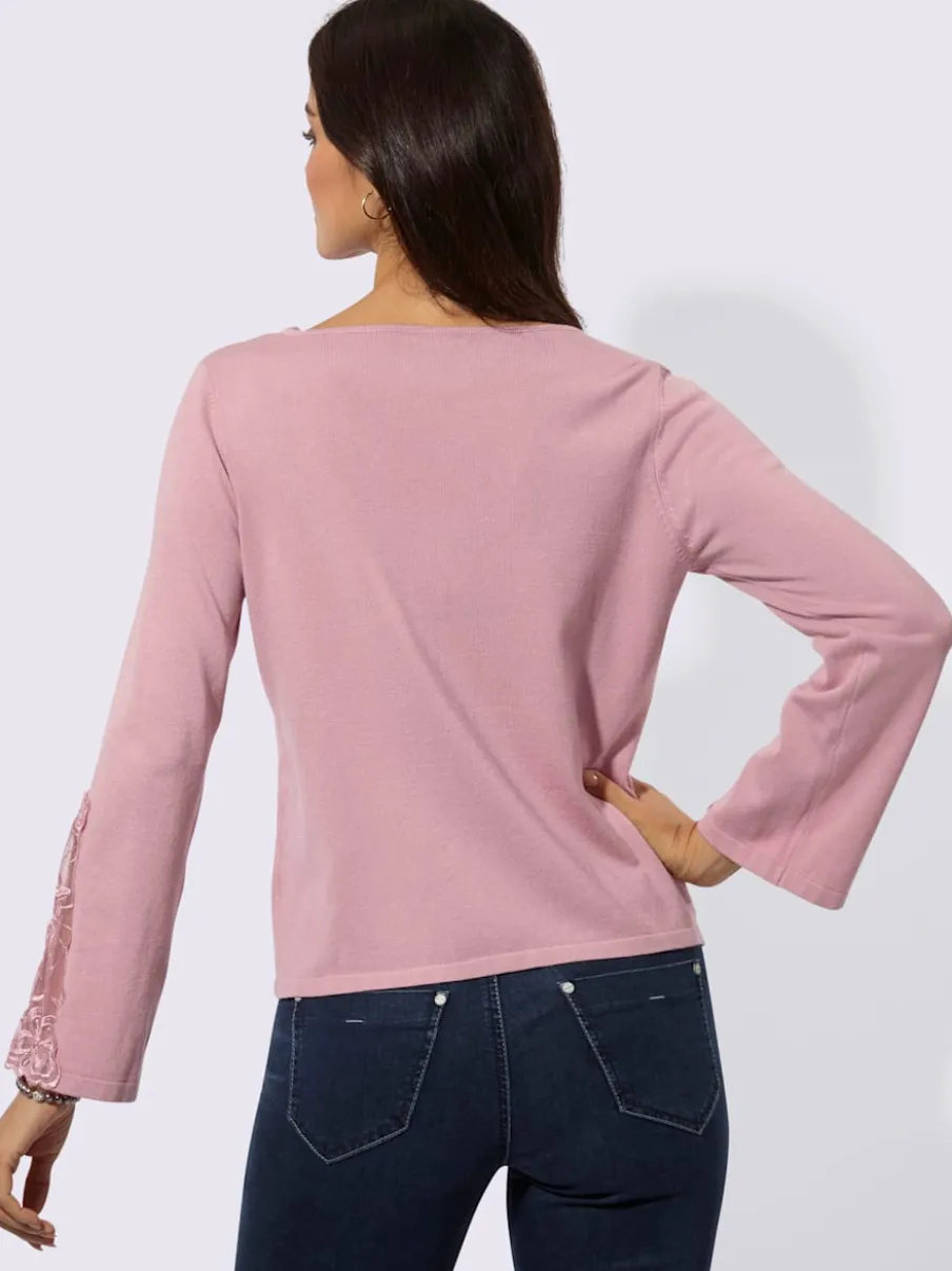 Pull en tricot fin avec encolure V et manches évasées ornées de dentelle