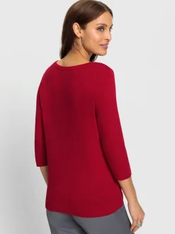 Pull en tricot fin avec encolure U et découpes