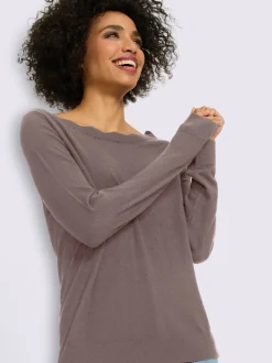 Pull en tricot fin encolure en u féminine