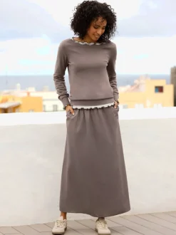 Pull en tricot fin encolure en u féminine