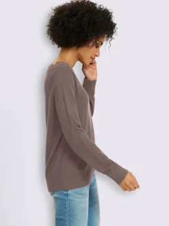 Pull en tricot fin encolure en u féminine