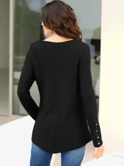 Pull long col rond à motifs côtelés et boutons décoratifs