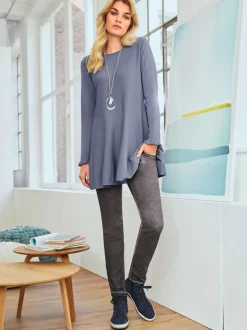 Pull long légèrement évasé avec bords roulés et volants