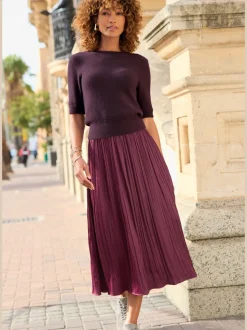 Pull à manches courtes avec encolure ronde et ourlet côtelé