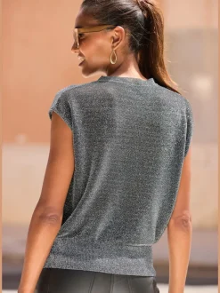 Pull à manches courtes encolure calice avec chaînes à maillons en fil brillant transparent et léger mélange de matières