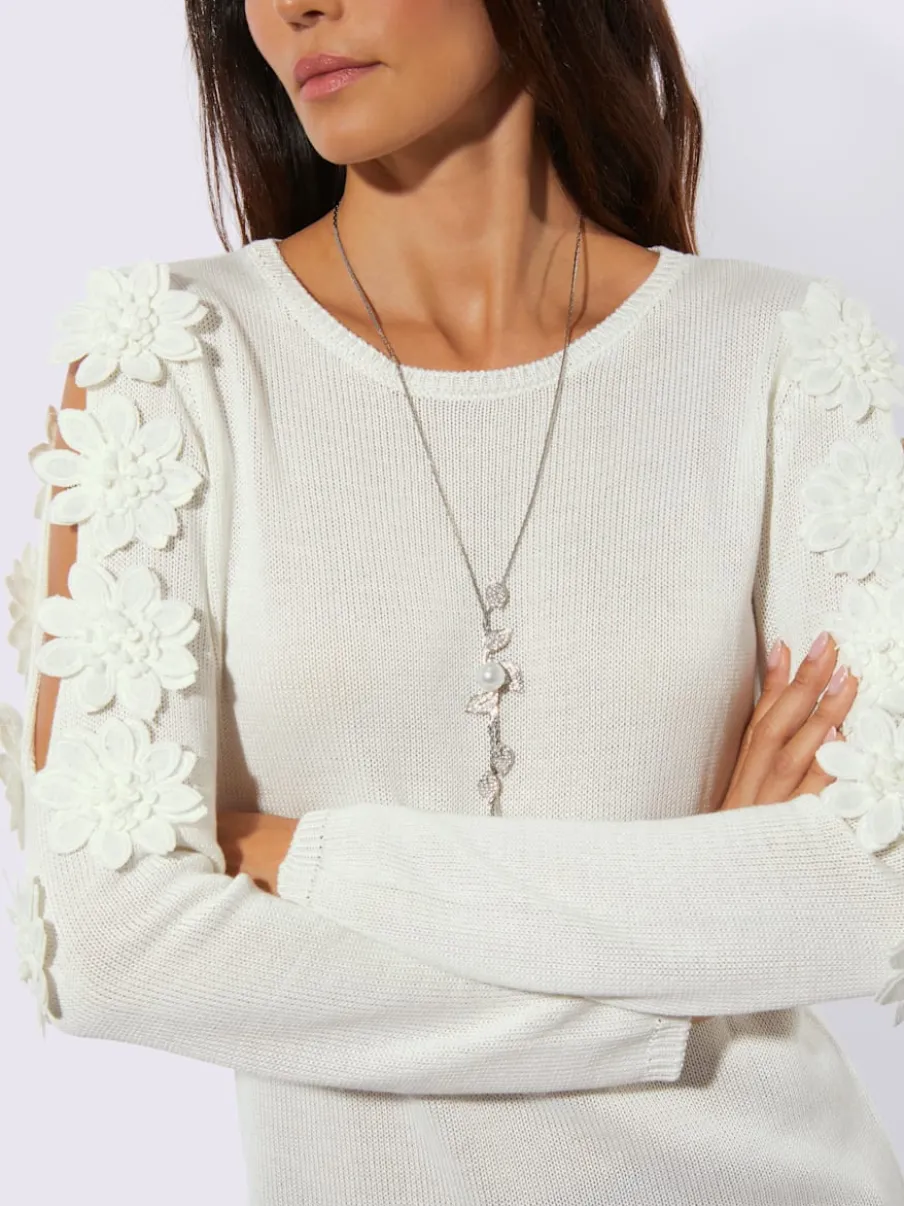 Pull à manches longues avec fleurs en relief aux épaules