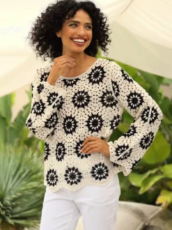 Pull à motif crocheté avec encolure ronde et manches évasées