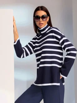 Pull à rayures avec col montant et manches longues