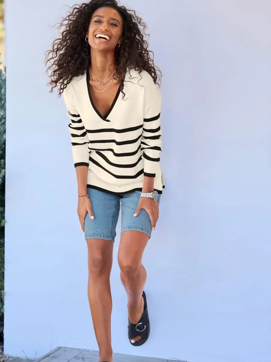 Pull à rayures avec encolure en V et manches longues