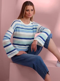 Pull à rayures avec encolure ronde et manches trompette