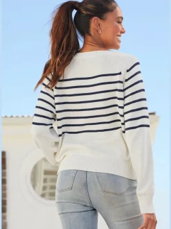 Pull à rayures avec encolure ronde et boutons sur le devant