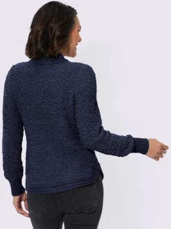 Pull tricoté doux avec col montant et finitions côtelées