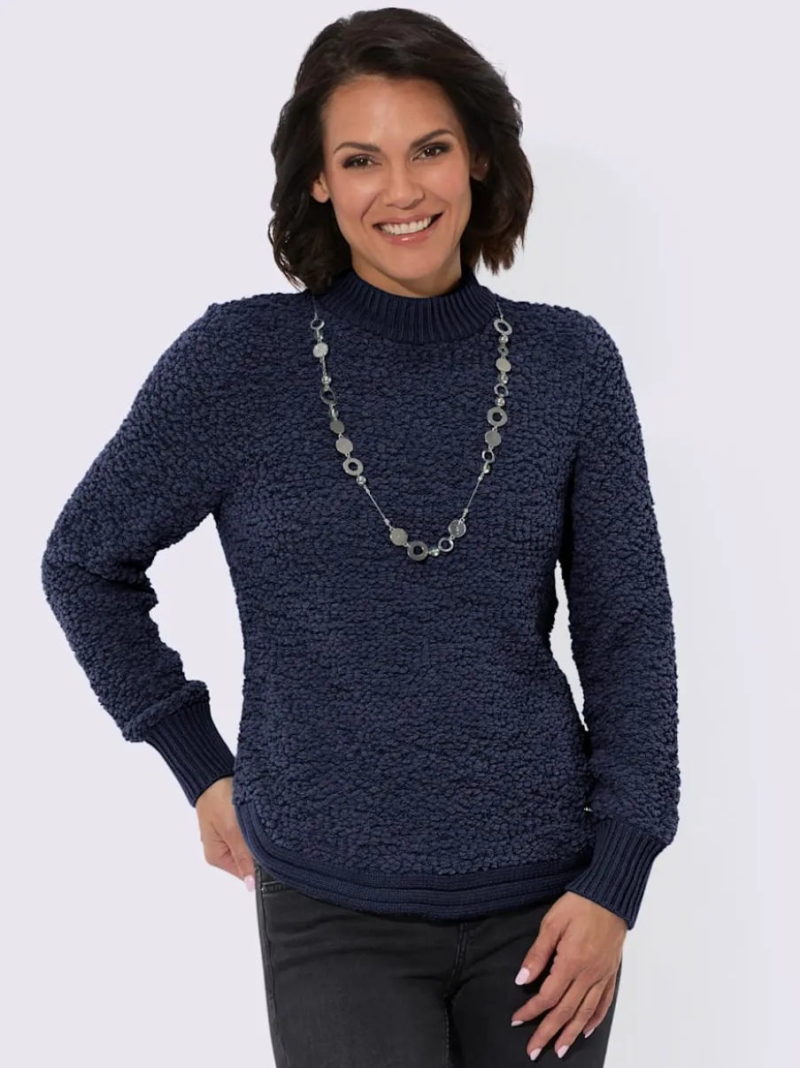 Pull tricoté doux avec col montant et finitions côtelées