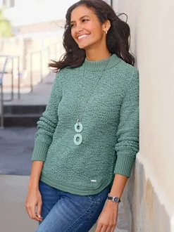 Pull tricoté doux avec col montant et finitions côtelées