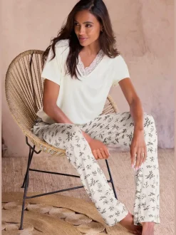 Pyjama avec joli imprimé floral