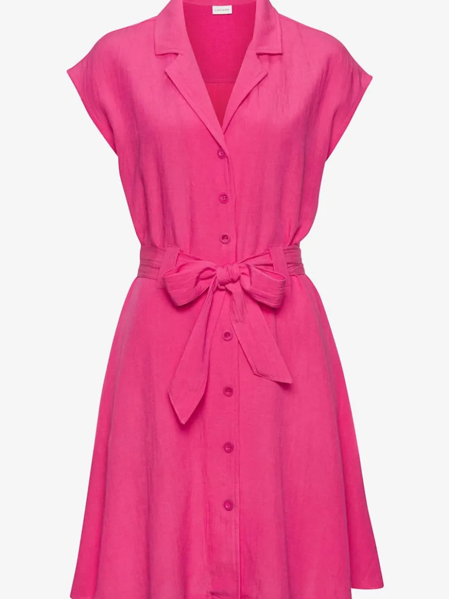 Robe-chemisier avec col tendance et mancherons courts à patte de boutonnage