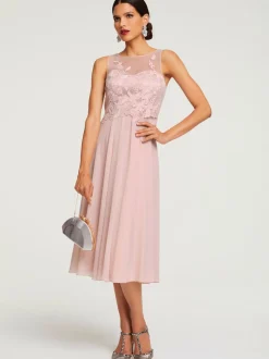 Robe de cocktail avec broderie haut ajusté fluide et évasée