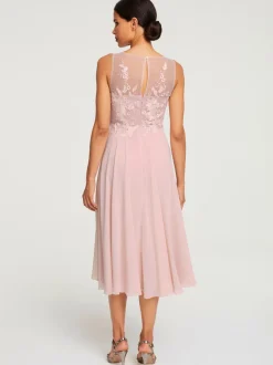 Robe de cocktail avec broderie haut ajusté fluide et évasée