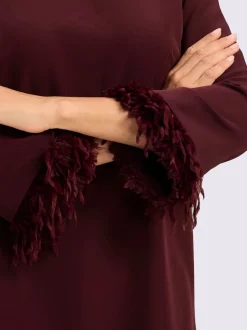 Robe de cocktail empiècement en imitation plumes amovible