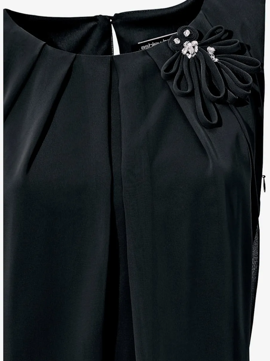 Robe de cocktail à encolure ronde et sans manches avec volants