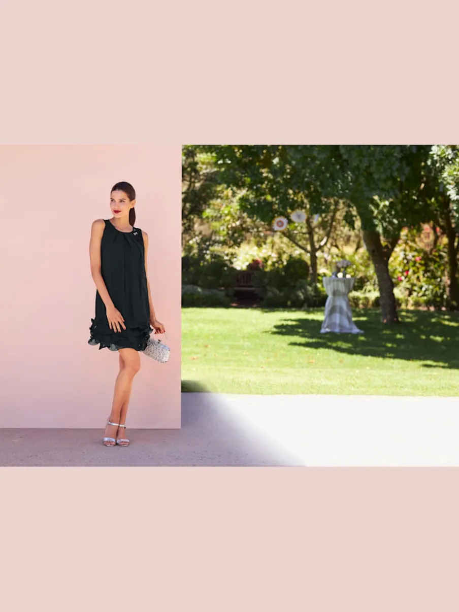 Robe de cocktail à encolure ronde et sans manches avec volants