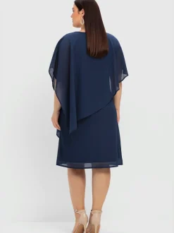 Robe de cocktail style cape