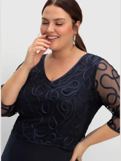 Robe de soirée encolure en v affinante