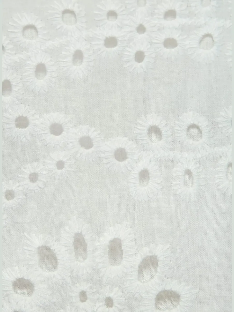 Robe d'été avec broderie ajourée à manches courtes