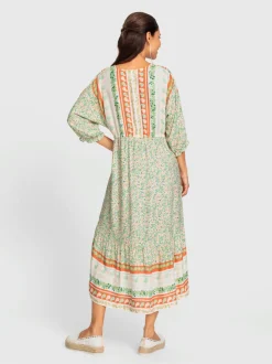 Robe d'été avec encolure en V et manches chauve-souris