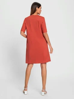 Robe d'été avec encolure en V et poches latérales