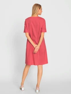 Robe d'été avec encolure en V et poches latérales