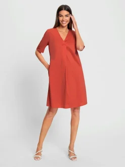 Robe d'été avec encolure en V et poches latérales