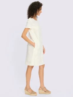 Robe d'été avec encolure ronde et broderie florale