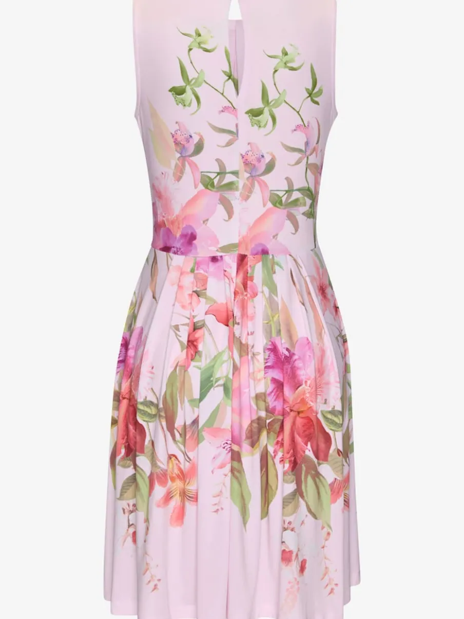 Robe d'été avec motif floral et détails plissés devant