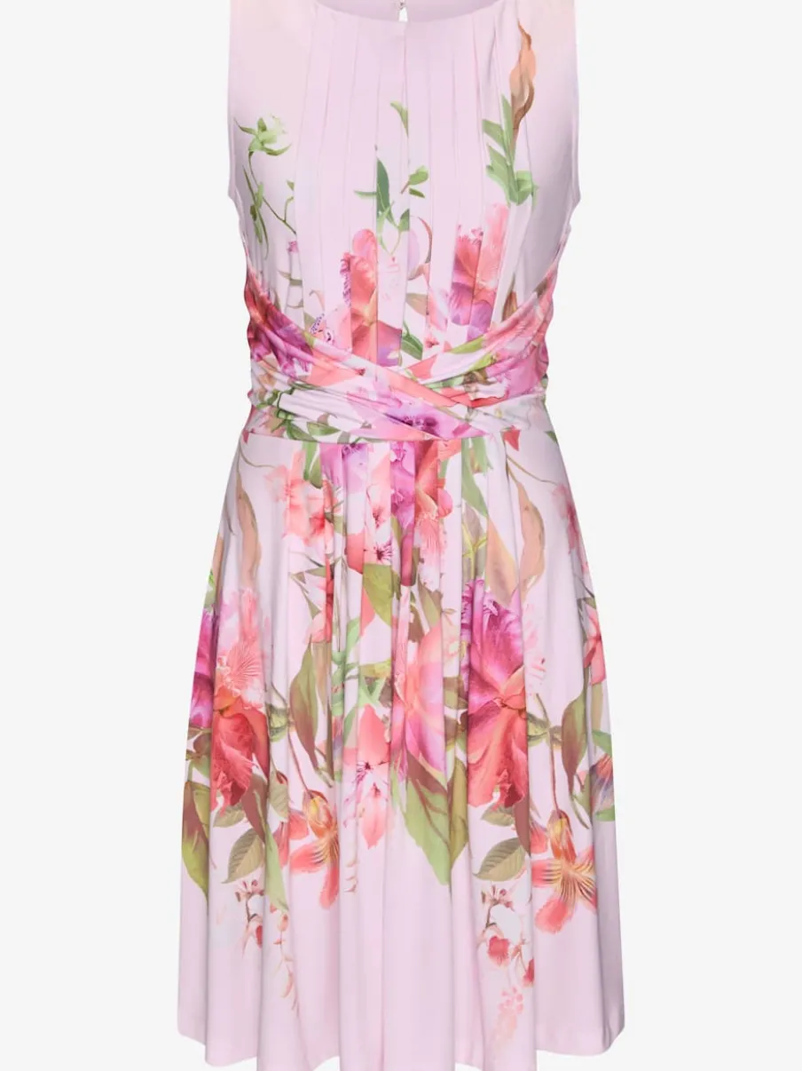 Robe d'été avec motif floral et détails plissés devant