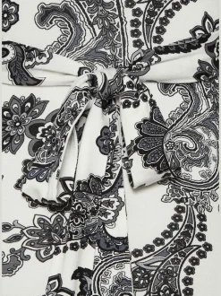 Robe d'été à encolure en V avec imprimé en viscose douce
