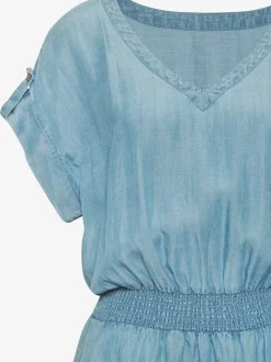 Robe d'été à encolure en V et smockée à la taille