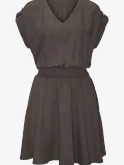 Robe d'été à encolure en V et smockée à la taille