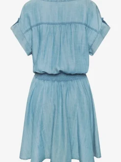Robe d'été à encolure en V et smockée à la taille
