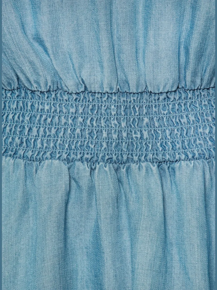 Robe d'été à encolure en V et smockée à la taille