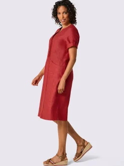 Robe d'été en lin avec encolure à patte de boutonnage et manches courtes