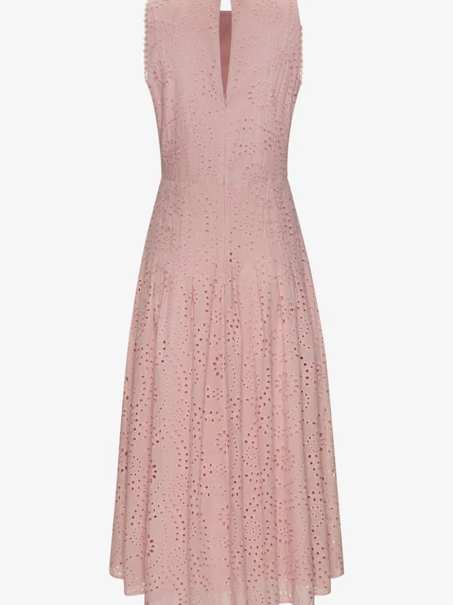 Robe d'été longue sans manches avec dentelle et plis flatteurs