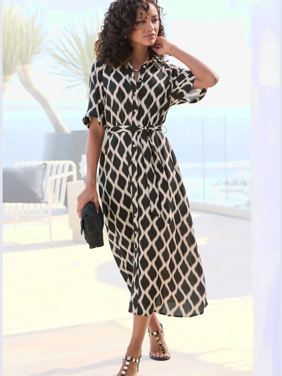 Robe d'été à petit col chemisier avec manches courtes et motif géométrique